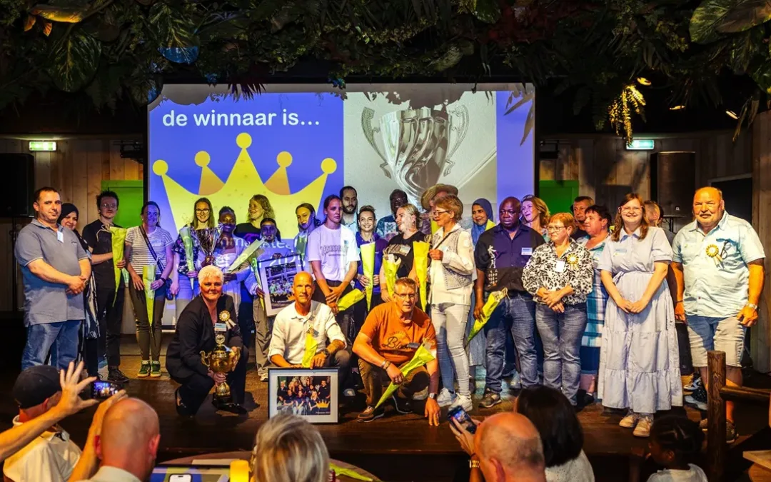 Jolanda Reedijk van SVP Schoonmaak en team Leeuwarden van Breedweer winnen dé schoonmaakbokalen 2025