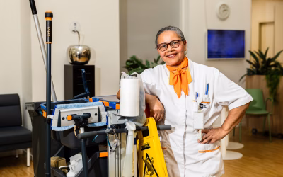Bert on Tour bezoekt Schoonmaker van het Jaar Marcelina Monteiro
